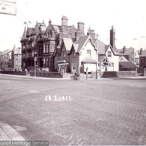 Street scene with hotel and houses.