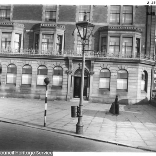 Exterior of the New Inn and Central Hotel and a sign for the Wells Cafe to the right.