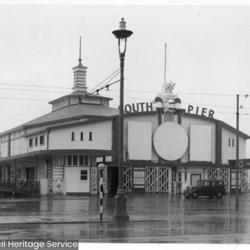 Entrance to South Pier.