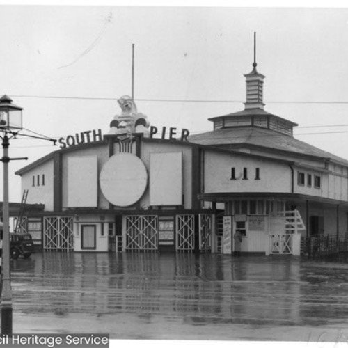 Entrance to South Pier.