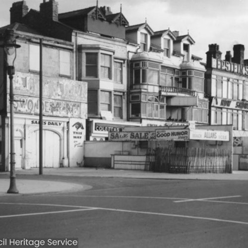 Multiple shop fronts and stalls, including Gypsy Lee, Colettas, Allans, Epstein's Eve and The Bee Amusement Arcade.